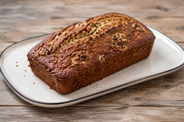 Hauptansicht des fertigen Gerichts. Rezept: Bananenbrot mit Walnüssen