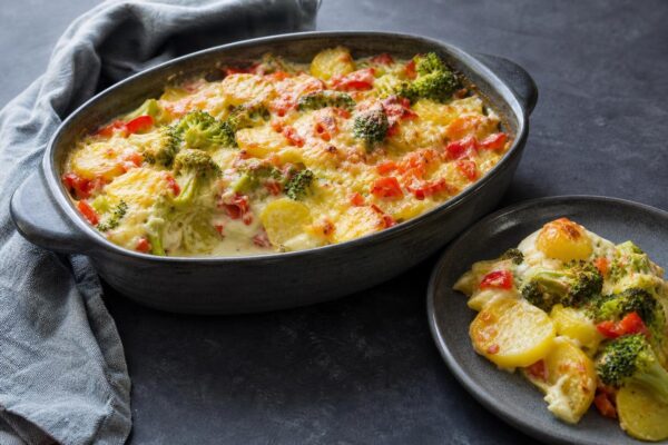 Fertiges Gericht aus einer alternativen Perspektive. Rezept: Brokkoli-Kartoffel-Auflauf