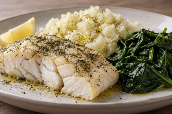 Dill-Kabeljau mit Kohlrabistampf und Blattspinat