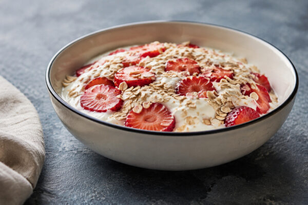 Fertiges Gericht aus alternativer Perspektive. Rezept: Erdbeer-Joghurt-Dessert mit laktosefreiem Joghurt