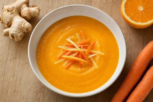 Fertiges Gericht aus einer alternativen Perspektive. Rezept: Karotten-Orangen-Suppe mit Ingwer