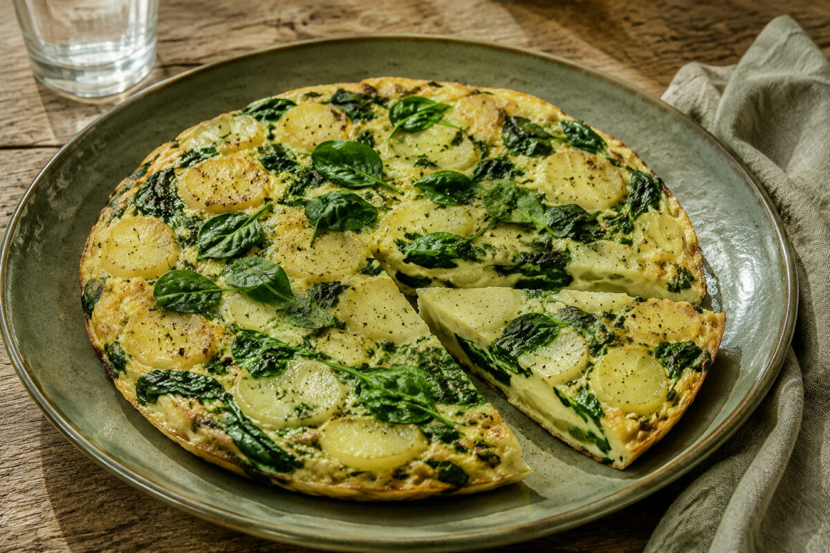 Hauptansicht des fertigen Gerichts. Rezept: Kartoffel-Spinat-Frittata