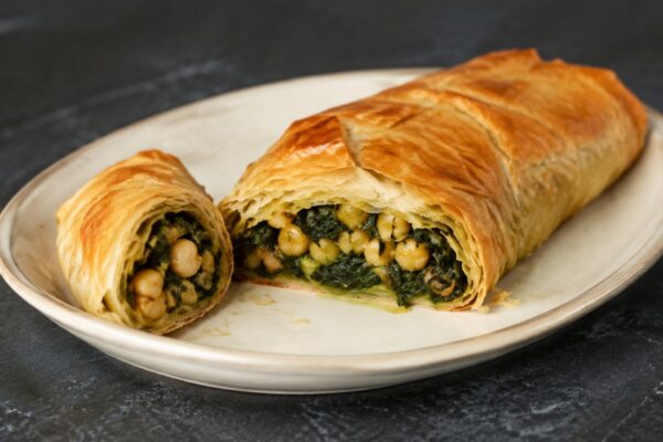 Fertiges Gericht aus alternativer Perspektive. Rezept: Kichererbsen-Spinat-Strudel