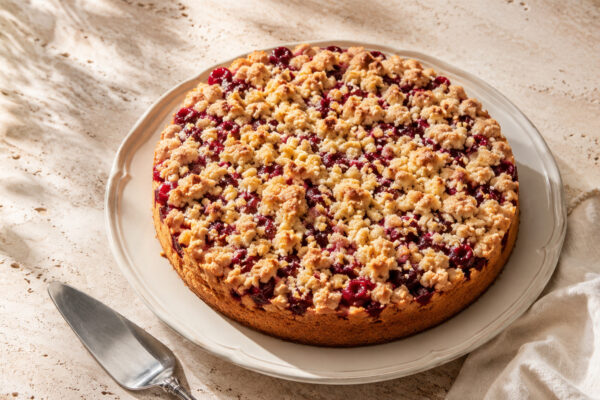 Fertiges Gericht aus einer alternativen Perspektive. Rezept: Kirsch-Streuselkuchen