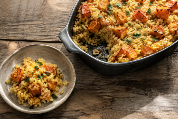 Fertiges Gericht aus alternativer Perspektive. Rezept: Kürbis-Reis-Auflauf mit Kräutern