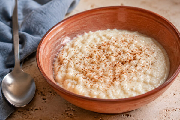 Fertiges Gericht aus einer alternativen Perspektive. Rezept: Milchreis mit laktosefreier Milch und Zimt