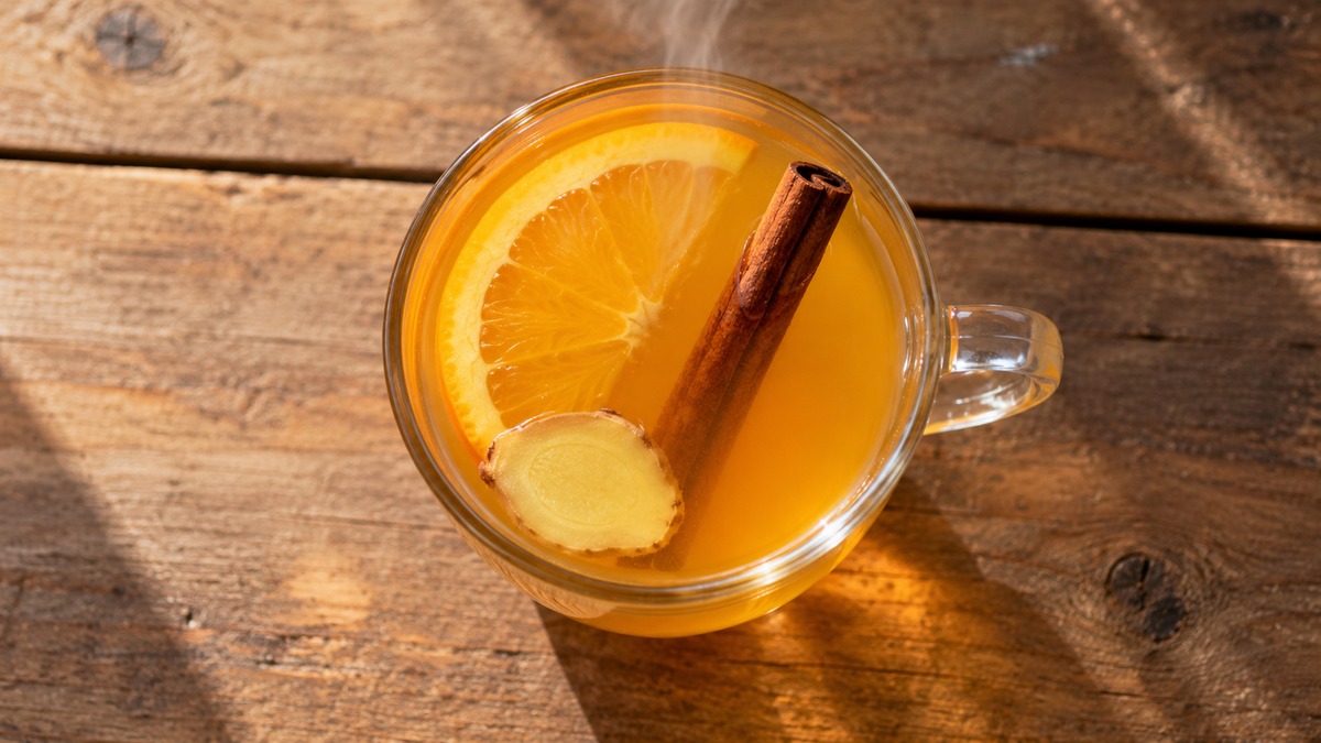 Orangen-Ingwer-Punsch: Fertiges Getränk aus einer alternativen Perspektive.