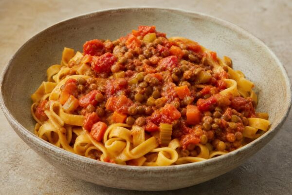 Pasta mit Tomaten-Linsen-Bolognese
