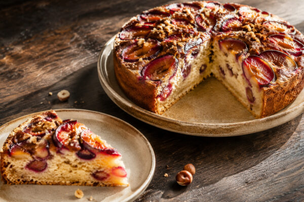 Fertiges Gericht aus alternativer Perspektive. Rezept: Pflaumen-Haselnuss-Kuchen