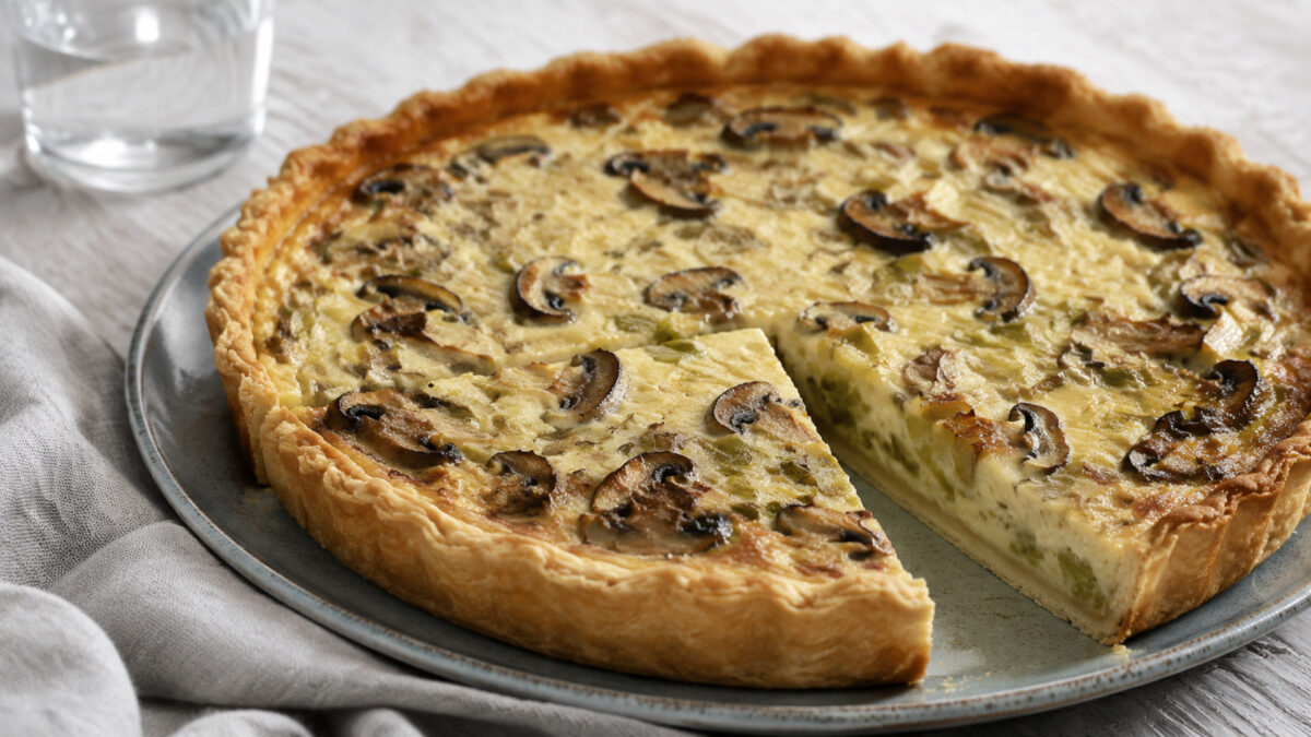 Fertiges Gericht aus alternativer Perspektive. Rezept: Pilz-Lauch-Tarte mit laktosefreier Creme