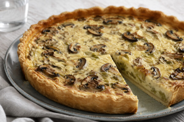 Fertiges Gericht aus alternativer Perspektive. Rezept: Pilz-Lauch-Tarte mit laktosefreier Creme
