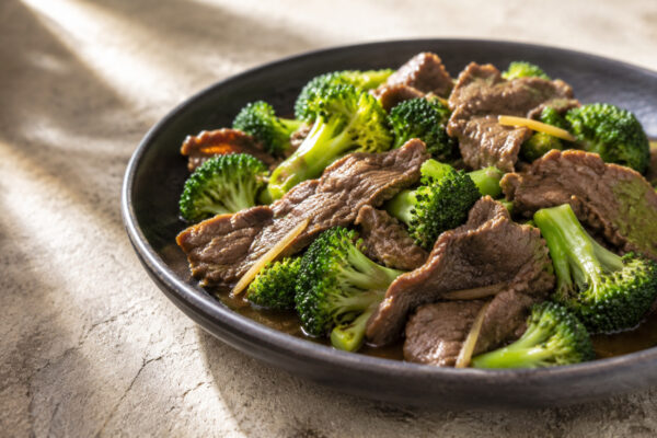 Fertiges Gericht aus alternativer Perspektive. Rezept: Rindfleisch mit Brokkoli und Ingwer
