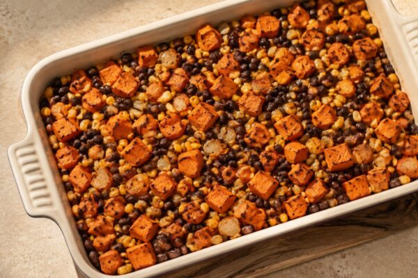Fertiges Gericht aus alternativer Perspektive. Rezept: Süßkartoffel-Bohnen-Auflauf mit Mais
