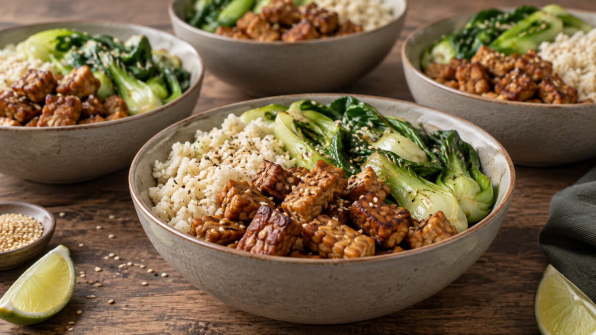 Tempeh-Pak-Choi-Bowl mit Sesam-Blumenkohlreis