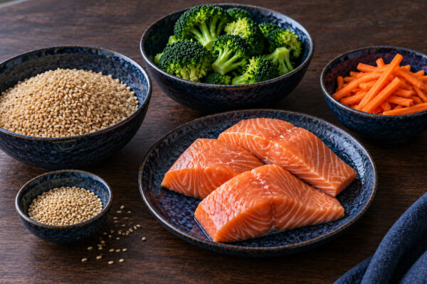 Teriyaki-Lachs-Bowl mit Brokkoli und Reis