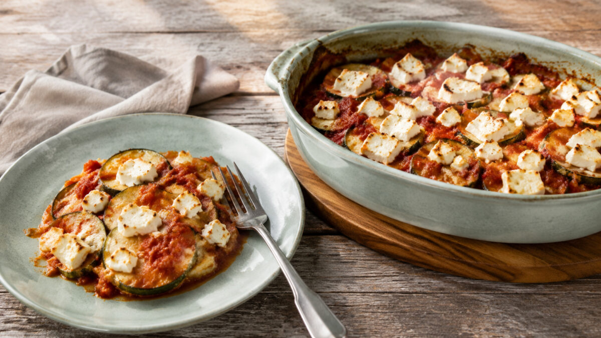Fertiges Gericht aus alternativer Perspektive. Rezept: Zucchini-Tomaten-Auflauf mit laktosefreiem Feta