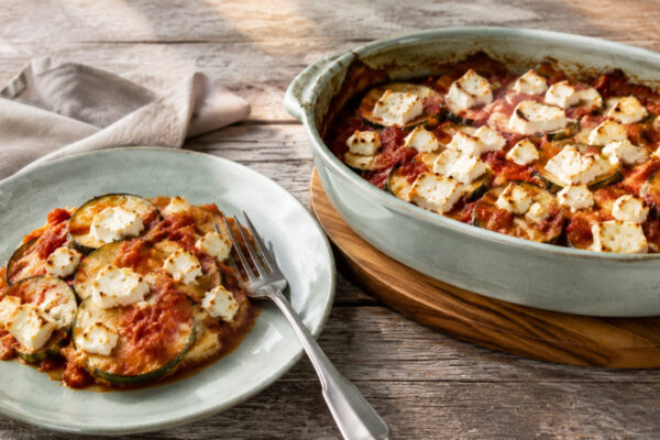 Fertiges Gericht aus alternativer Perspektive. Rezept: Zucchini-Tomaten-Auflauf mit laktosefreiem Feta